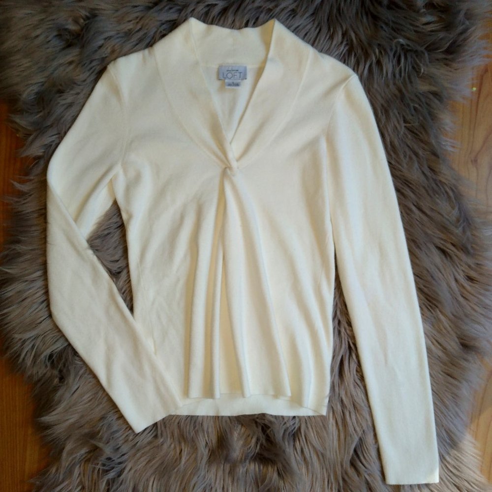 Ann Taylor Loft v neck sweater